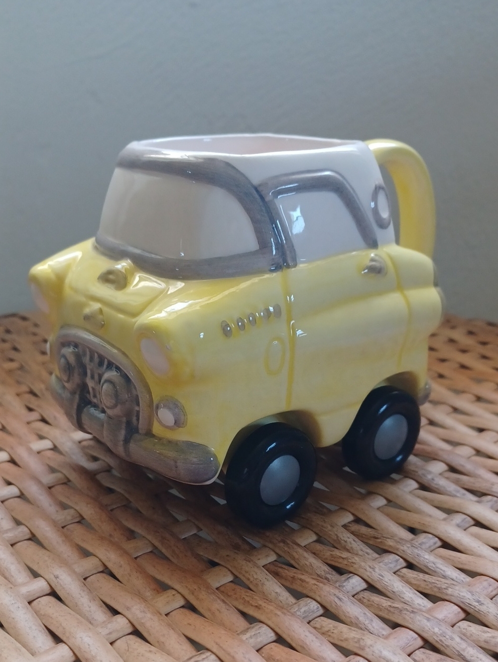 Vintage 1989 Applause Ceramic Yellow "WHEELEES" Car Mug With Working Wheels